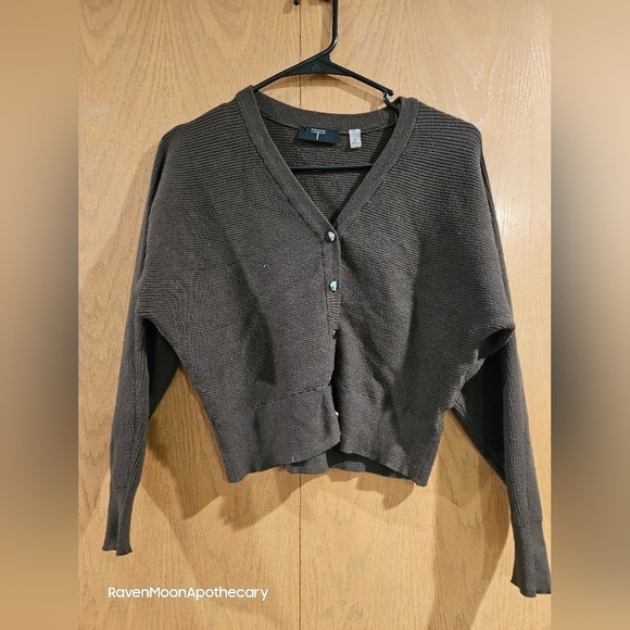 3/15$ Bundle Deal Tahari M Sweater - Picture 1 of 3